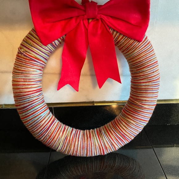 Christmas Yarn Wreath - Picture 4 of 11